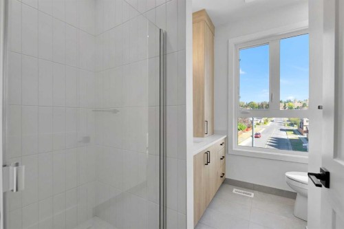 4903 Bowness Road Nw, Calgary, AB - Indoor Photo Showing Bathroom