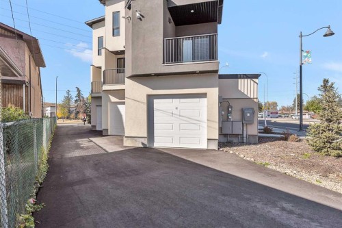 4903 Bowness Road Nw, Calgary, AB - Outdoor