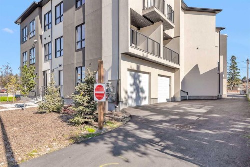 4903 Bowness Road Nw, Calgary, AB - Outdoor