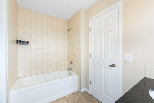 28 Cityscape Gardens Ne, Calgary, AB - Indoor Photo Showing Bathroom