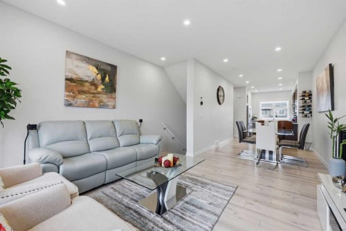 11 Les Jardins Park Se, Calgary, AB - Indoor Photo Showing Living Room