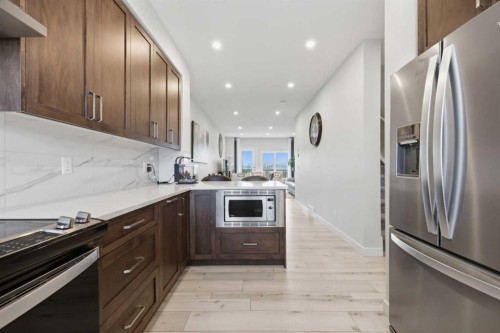 11 Les Jardins Park Se, Calgary, AB - Indoor Photo Showing Kitchen With Upgraded Kitchen