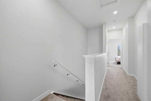 11 Les Jardins Park Se, Calgary, AB - Indoor Photo Showing Other Room
