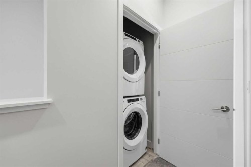 11 Les Jardins Park Se, Calgary, AB - Indoor Photo Showing Laundry Room