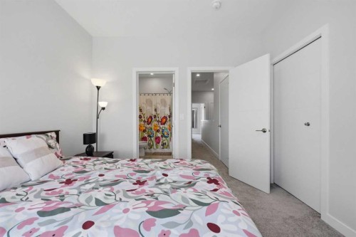 11 Les Jardins Park Se, Calgary, AB - Indoor Photo Showing Bedroom