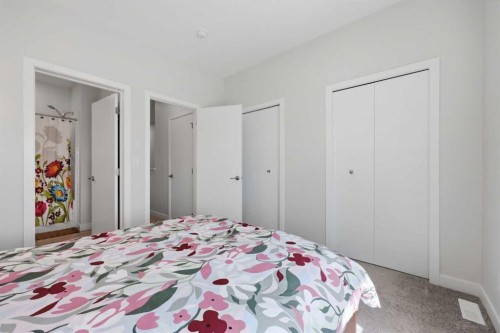 11 Les Jardins Park Se, Calgary, AB - Indoor Photo Showing Bedroom
