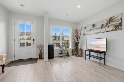 11 Les Jardins Park Se, Calgary, AB - Indoor