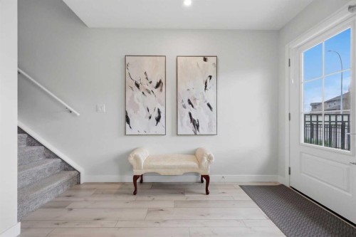 11 Les Jardins Park Se, Calgary, AB - Indoor Photo Showing Other Room