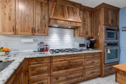 17 Westlynn Drive, Claresholm, AB - Indoor Photo Showing Kitchen