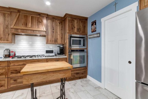 17 Westlynn Drive, Claresholm, AB - Indoor Photo Showing Kitchen