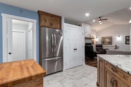 17 Westlynn Drive, Claresholm, AB - Indoor Photo Showing Kitchen