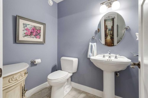 17 Westlynn Drive, Claresholm, AB - Indoor Photo Showing Bathroom
