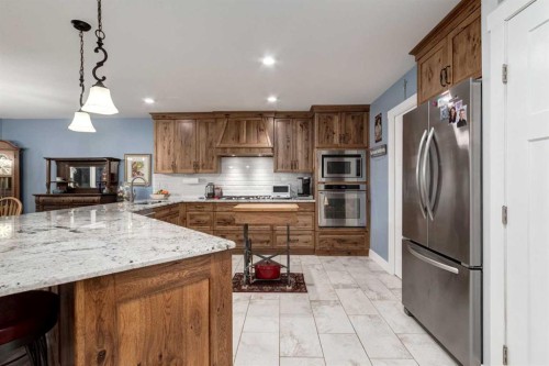 17 Westlynn Drive, Claresholm, AB - Indoor Photo Showing Kitchen