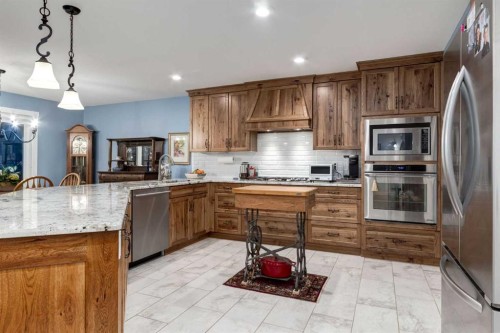 17 Westlynn Drive, Claresholm, AB - Indoor Photo Showing Kitchen