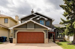 210 Hawkville Close NW Calgary, AB T3G 3N6