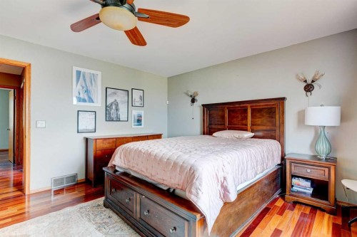 210 Hawkville Close Nw, Calgary, AB - Indoor Photo Showing Bedroom