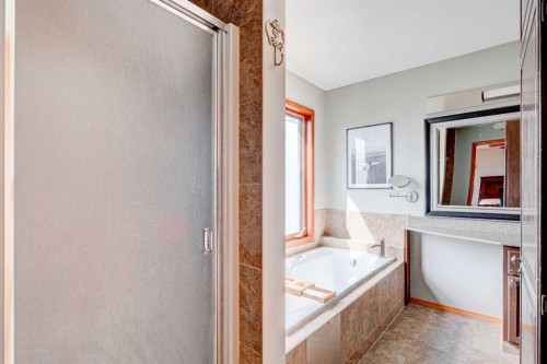 210 Hawkville Close Nw, Calgary, AB - Indoor Photo Showing Bathroom