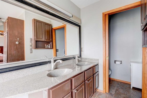 210 Hawkville Close Nw, Calgary, AB - Indoor Photo Showing Bathroom