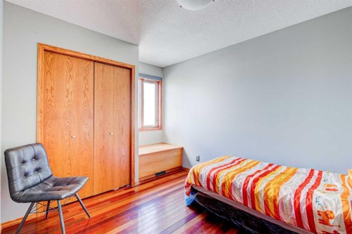 210 Hawkville Close Nw, Calgary, AB - Indoor Photo Showing Bedroom
