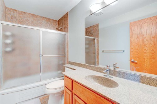 210 Hawkville Close Nw, Calgary, AB - Indoor Photo Showing Bathroom