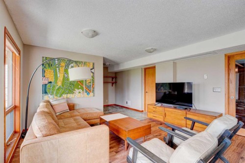 210 Hawkville Close Nw, Calgary, AB - Indoor Photo Showing Living Room
