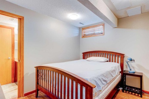 210 Hawkville Close Nw, Calgary, AB - Indoor Photo Showing Bedroom