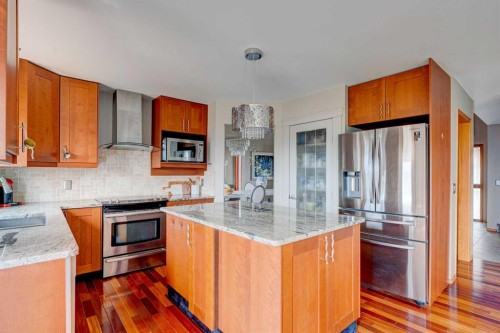 210 Hawkville Close Nw, Calgary, AB - Indoor Photo Showing Kitchen With Stainless Steel Kitchen