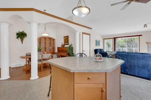 104 Whispering Way, Vulcan, AB - Indoor Photo Showing Kitchen