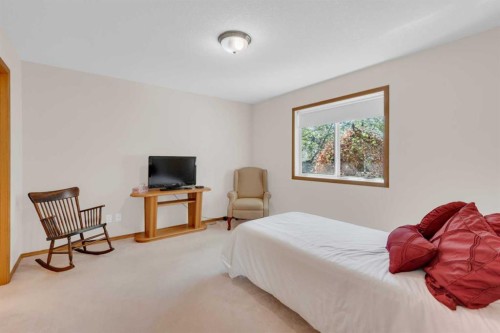 104 Whispering Way, Vulcan, AB - Indoor Photo Showing Bedroom