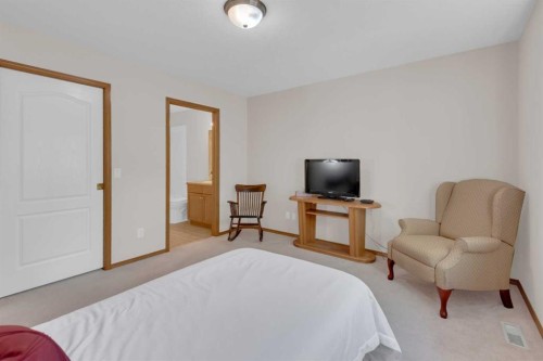 104 Whispering Way, Vulcan, AB - Indoor Photo Showing Bedroom