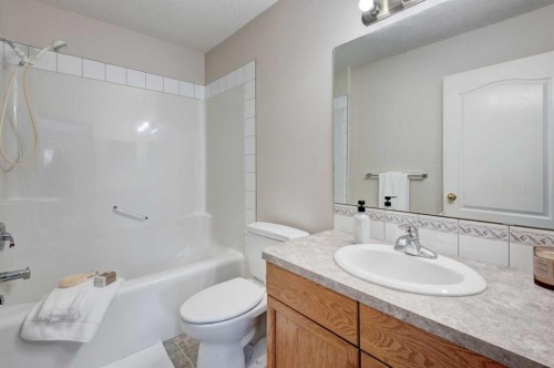 104 Whispering Way, Vulcan, AB - Indoor Photo Showing Bathroom