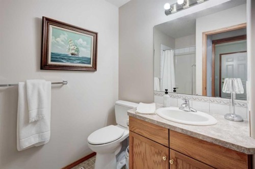 104 Whispering Way, Vulcan, AB - Indoor Photo Showing Bathroom
