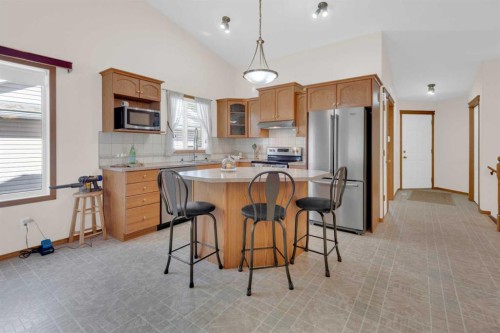 104 Whispering Way, Vulcan, AB - Indoor Photo Showing Kitchen