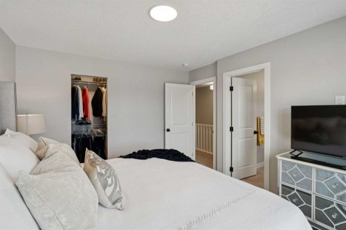 40 Emberside Grove, Cochrane, AB - Indoor Photo Showing Bedroom