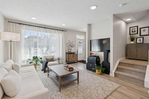 40 Emberside Grove, Cochrane, AB - Indoor Photo Showing Living Room