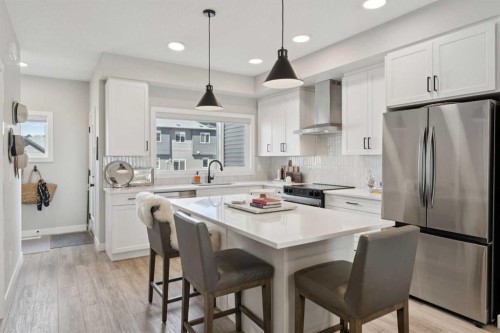 40 Emberside Grove, Cochrane, AB - Indoor Photo Showing Kitchen With Upgraded Kitchen