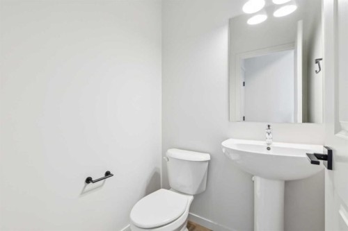 30 Bartlett Row Se, Calgary, AB - Indoor Photo Showing Bathroom
