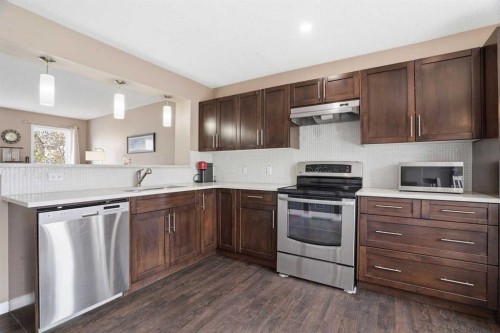 83 Auburn Bay Boulevard Se, Calgary, AB - Indoor Photo Showing Kitchen