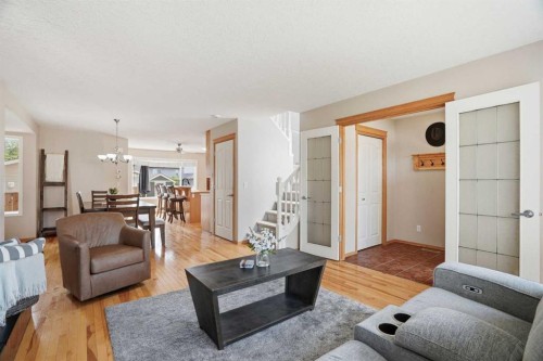 258 Cramond Circle Se, Calgary, AB - Indoor Photo Showing Living Room
