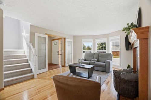 258 Cramond Circle Se, Calgary, AB - Indoor Photo Showing Living Room