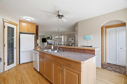 258 Cramond Circle Se, Calgary, AB - Indoor Photo Showing Kitchen With Double Sink