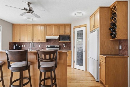 258 Cramond Circle Se, Calgary, AB - Indoor Photo Showing Kitchen