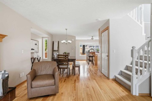 258 Cramond Circle Se, Calgary, AB - Indoor Photo Showing Living Room