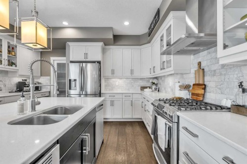 8223 9 Avenue Sw, Calgary, AB - Indoor Photo Showing Kitchen With Stainless Steel Kitchen With Double Sink With Upgraded Kitchen