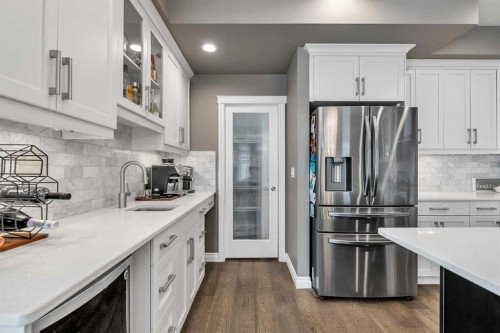 8223 9 Avenue Sw, Calgary, AB - Indoor Photo Showing Kitchen With Stainless Steel Kitchen With Upgraded Kitchen