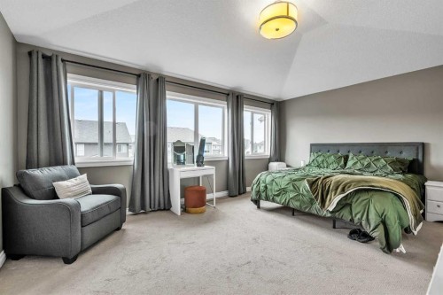 8223 9 Avenue Sw, Calgary, AB - Indoor Photo Showing Bedroom