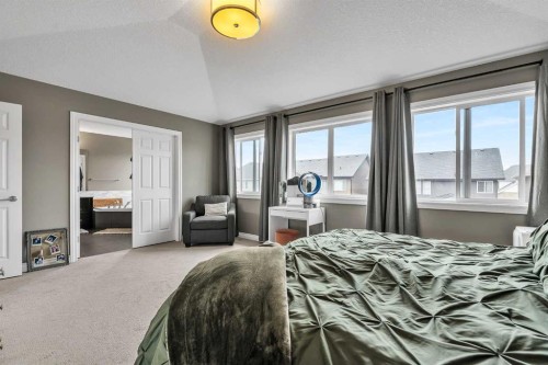 8223 9 Avenue Sw, Calgary, AB - Indoor Photo Showing Bedroom