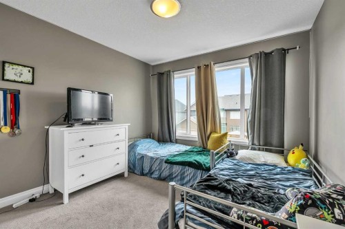 8223 9 Avenue Sw, Calgary, AB - Indoor Photo Showing Bedroom