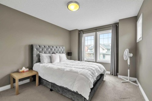 8223 9 Avenue Sw, Calgary, AB - Indoor Photo Showing Bedroom