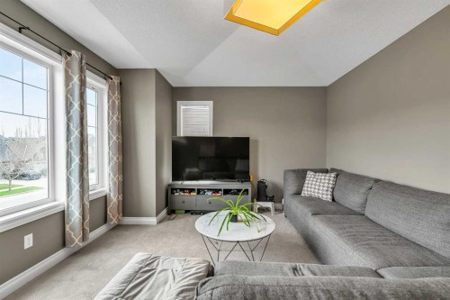 8223 9 Avenue Sw, Calgary, AB - Indoor Photo Showing Living Room